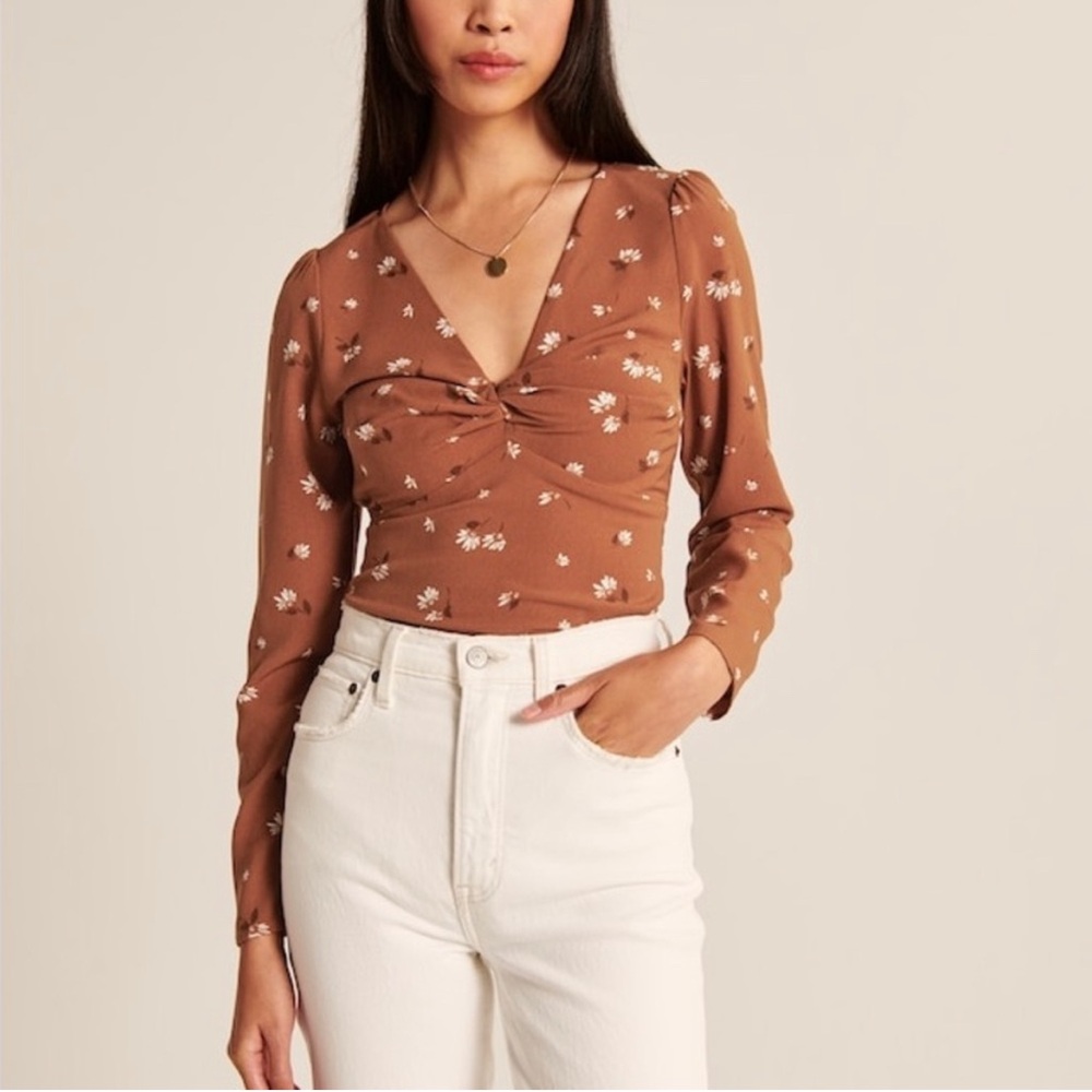 ❌SOLD❌ Abercrombie & Fitch | Long-Sleeve Twist-Front Blouse